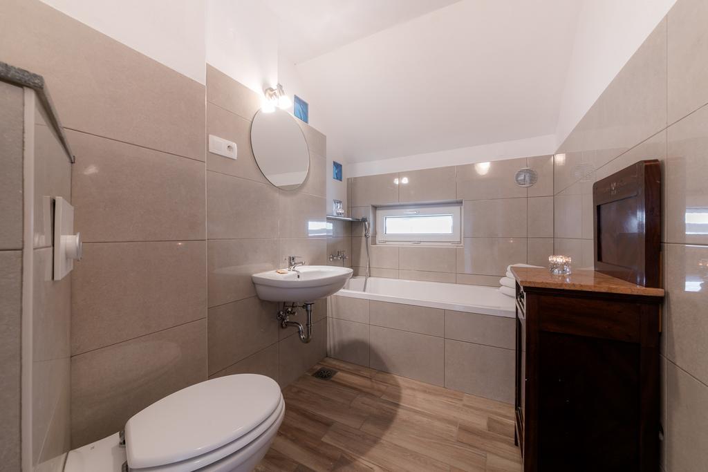 Vila Sejalec Villa Lesce  Luaran gambar