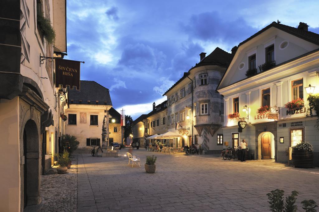 Vila Sejalec Villa Lesce  Luaran gambar