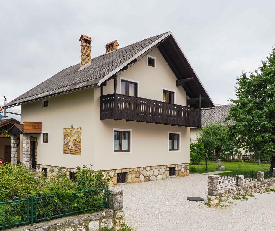 Vila Sejalec Villa Lesce  Luaran gambar
